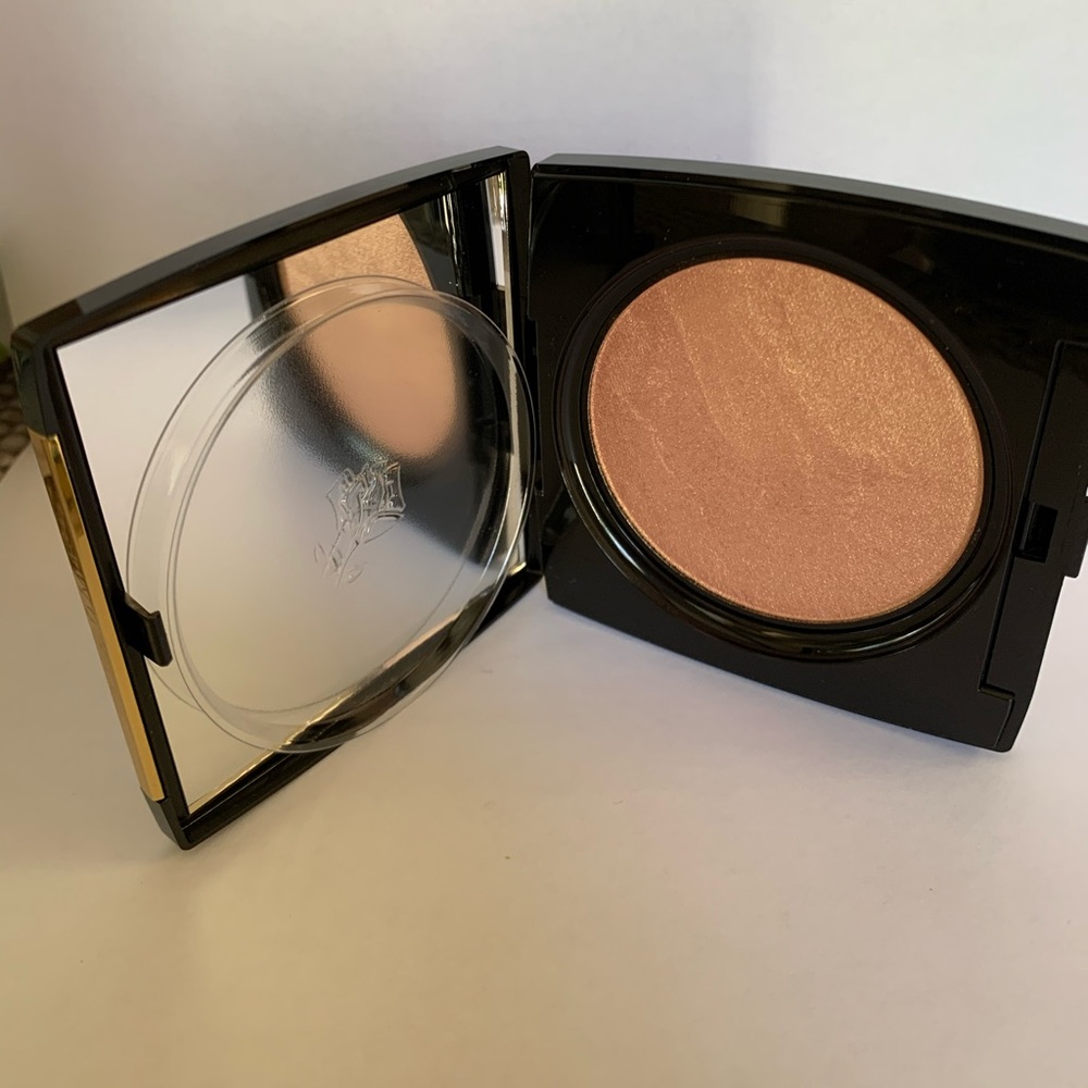 Dual finish highlighter